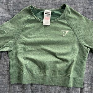 Nwot gymshark vital seamless 2.0 long sleeve crop top size medium green